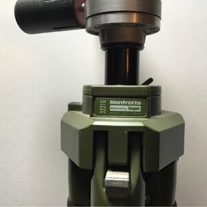 Giant binoculars 20x70 with heavy duty tripod